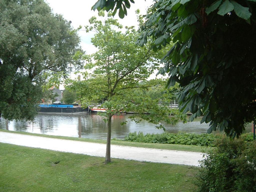 Bed & Breakfast Waterside *
